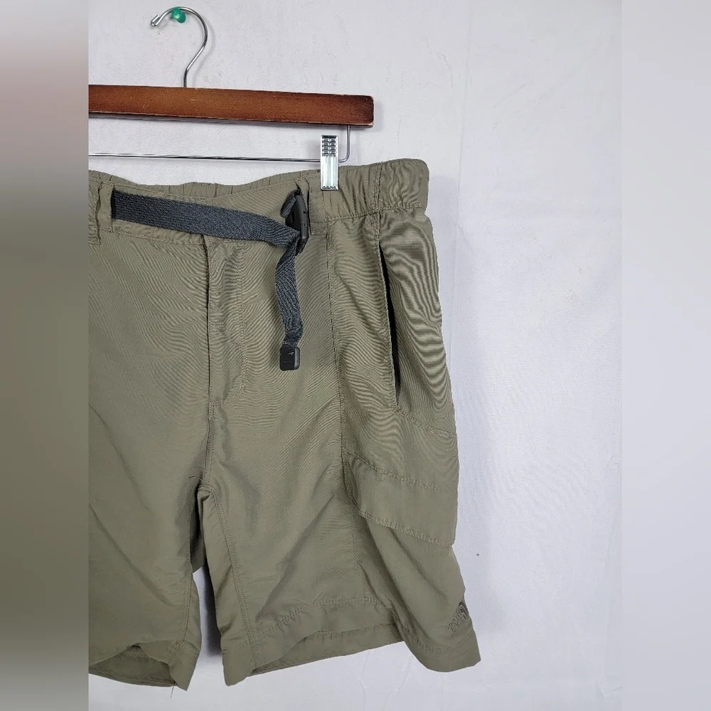 Men's Size large North Face Cargo Shorts
